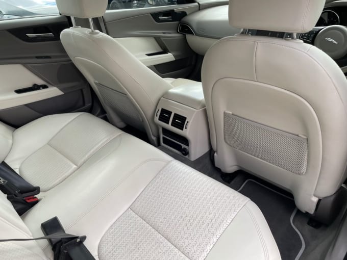 2025 Jaguar Xe