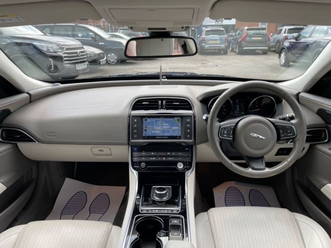 2025 Jaguar Xe