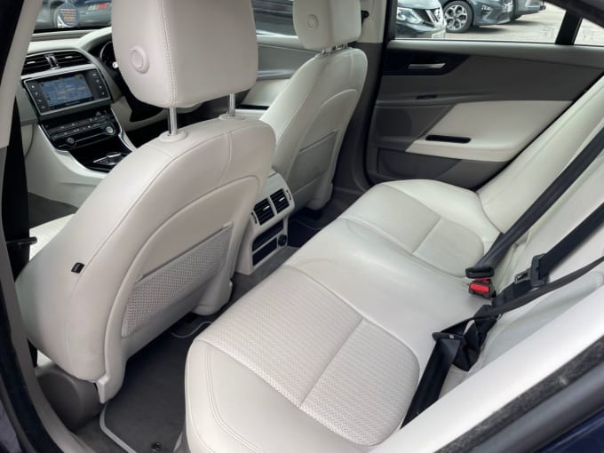 2025 Jaguar Xe