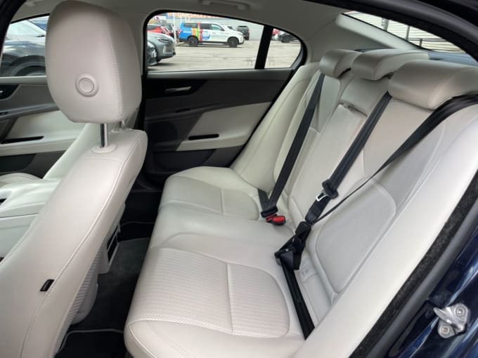 2025 Jaguar Xe