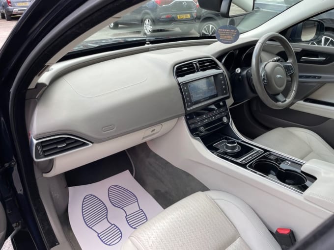 2025 Jaguar Xe