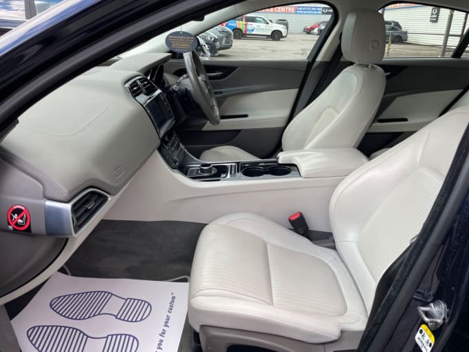 2025 Jaguar Xe
