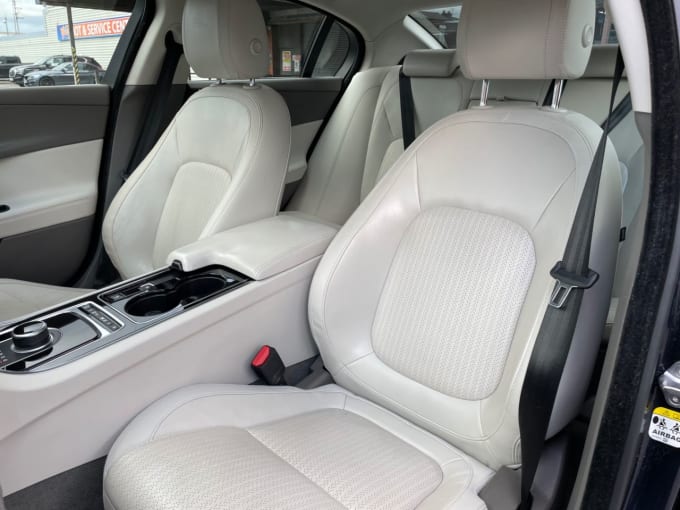 2025 Jaguar Xe