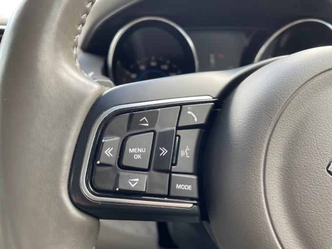 2025 Jaguar Xe