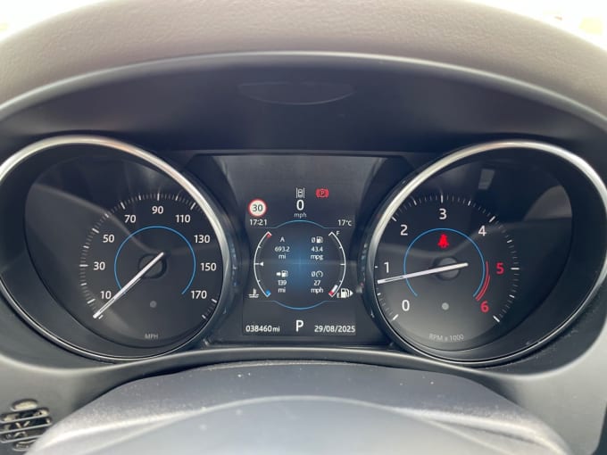 2025 Jaguar Xe