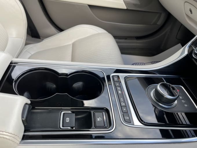 2025 Jaguar Xe