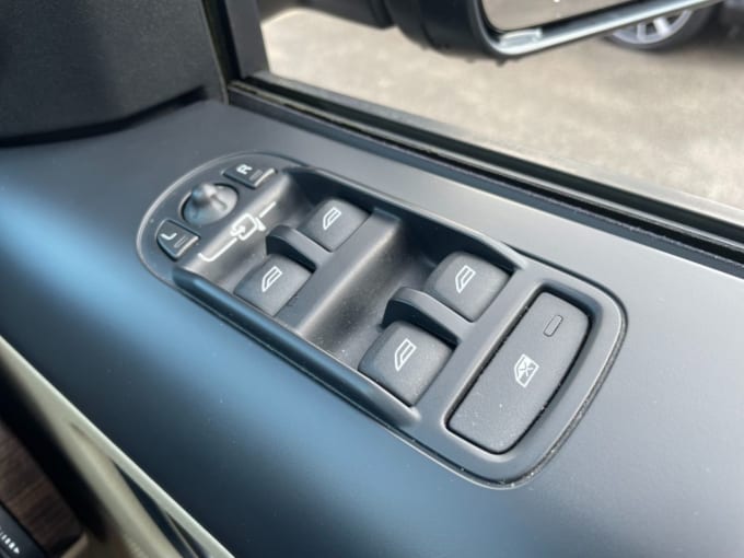 2025 Land Rover Freelander 2