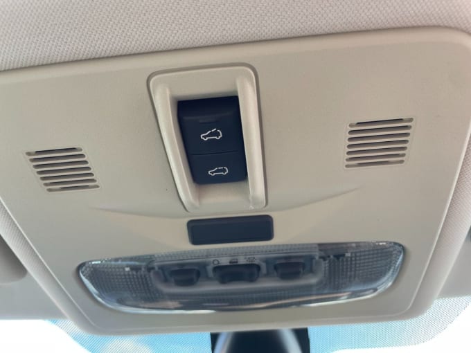 2025 Land Rover Freelander 2