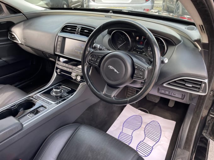2025 Jaguar Xe