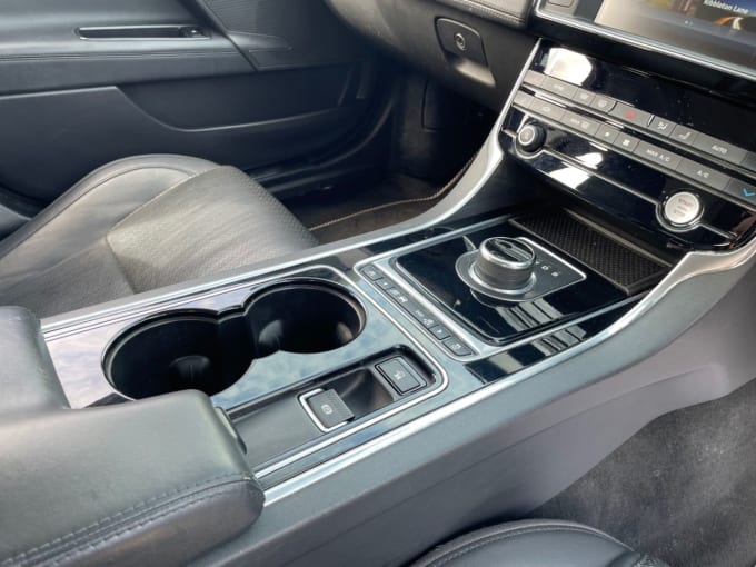 2025 Jaguar Xe