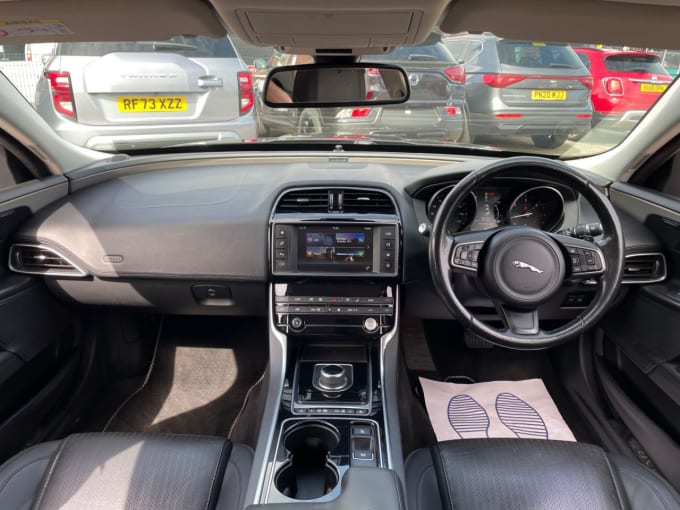2025 Jaguar Xe