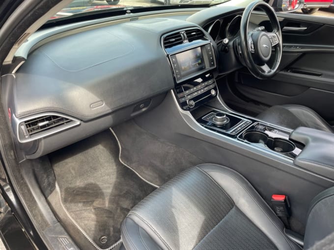 2025 Jaguar Xe