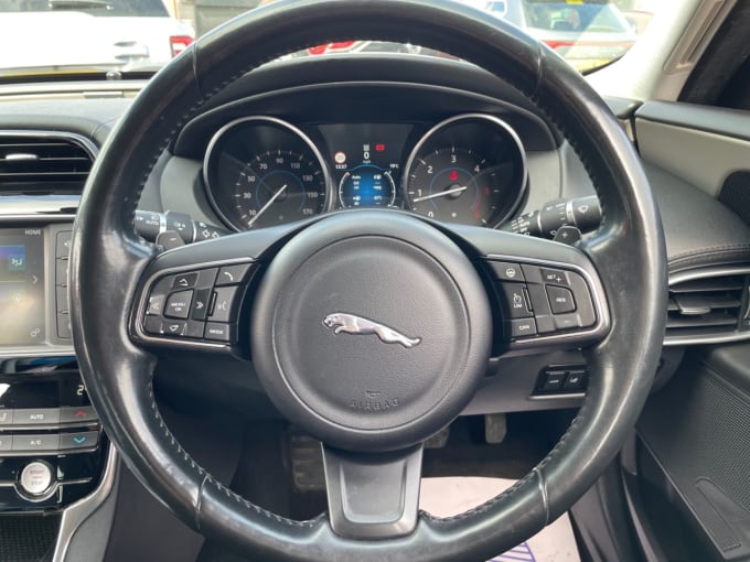 2025 Jaguar Xe