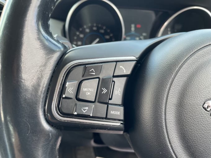 2025 Jaguar Xe