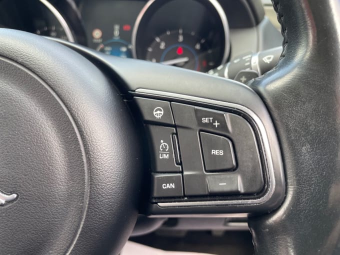 2025 Jaguar Xe