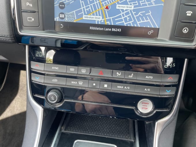2025 Jaguar Xe