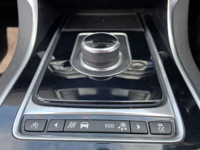 2025 Jaguar Xe