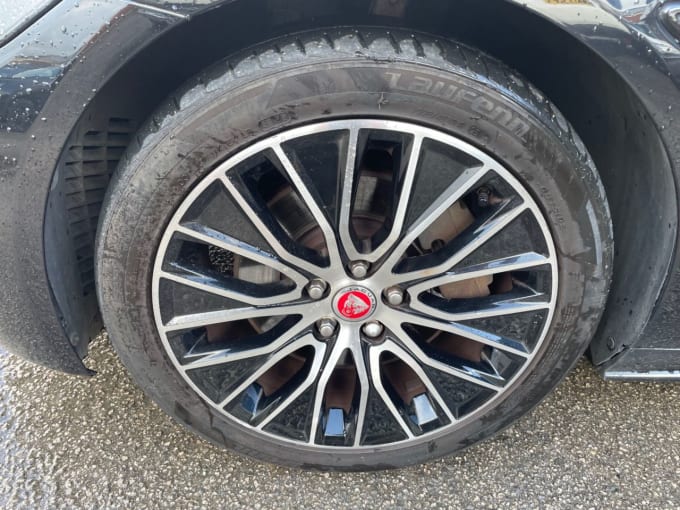 2025 Jaguar Xe