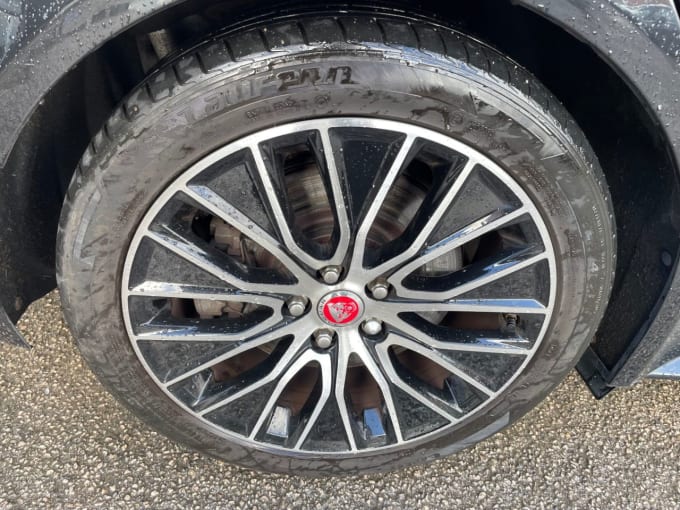 2025 Jaguar Xe