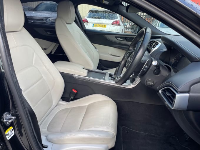 2025 Jaguar Xe