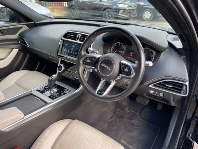 2025 Jaguar Xe