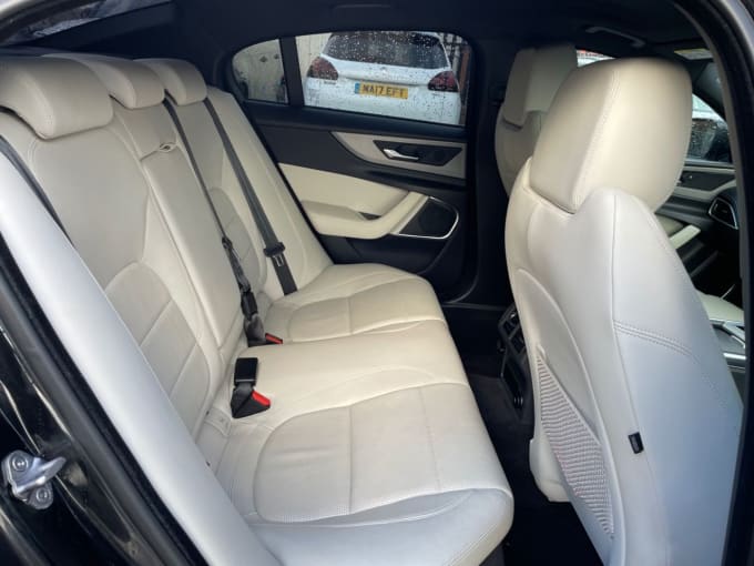 2025 Jaguar Xe