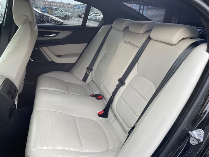 2025 Jaguar Xe