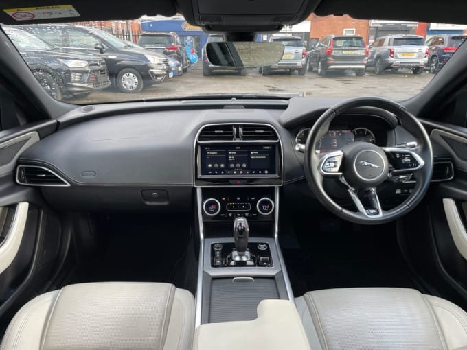 2025 Jaguar Xe
