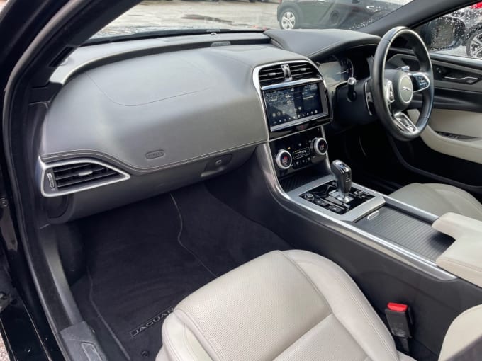 2025 Jaguar Xe