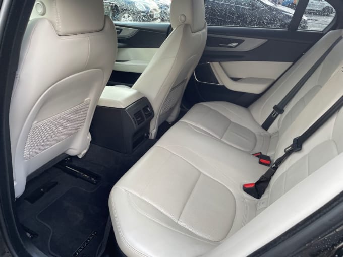 2025 Jaguar Xe