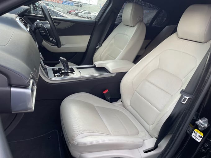 2025 Jaguar Xe