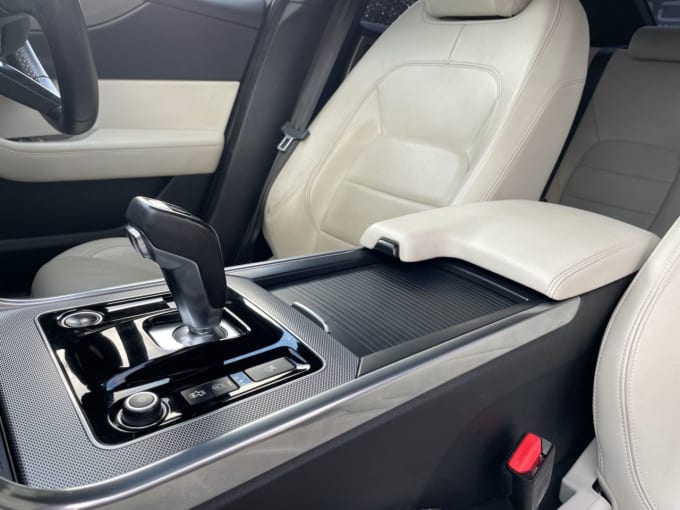 2025 Jaguar Xe