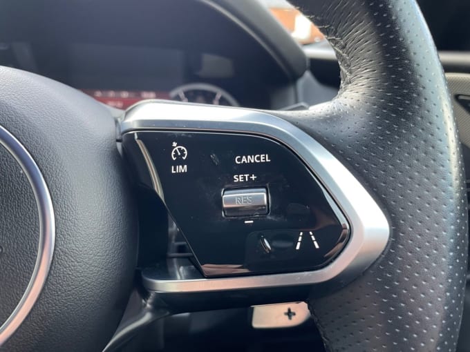 2025 Jaguar Xe