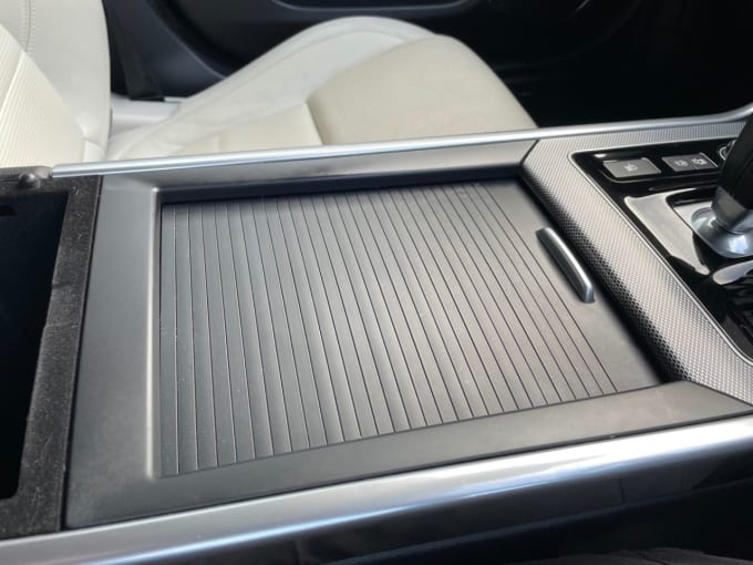 2025 Jaguar Xe