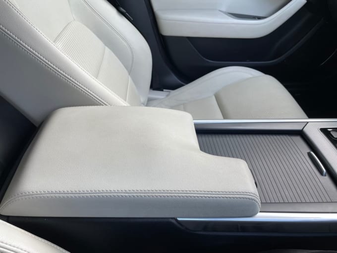 2025 Jaguar Xe
