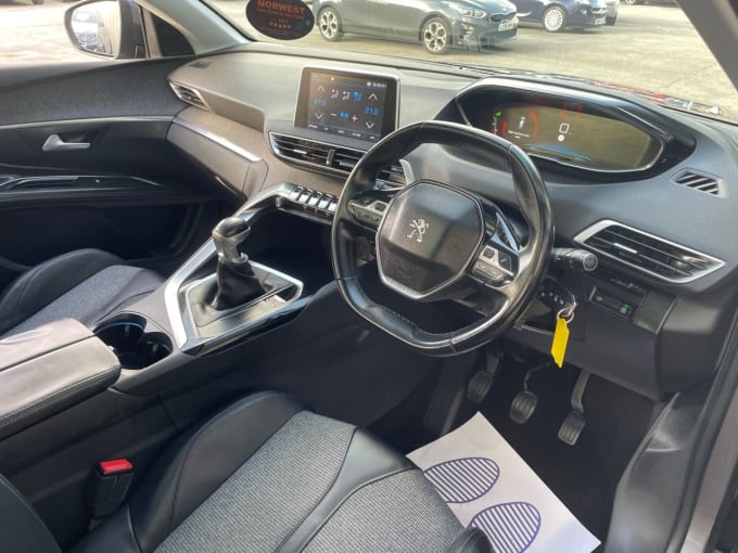 2025 Peugeot 5008