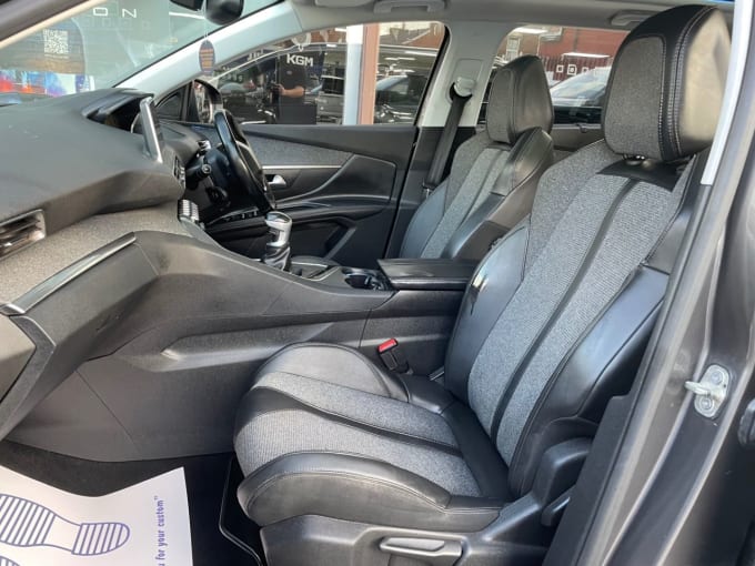 2025 Peugeot 5008