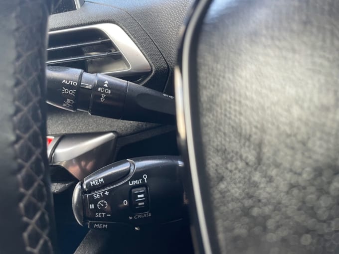 2025 Peugeot 5008
