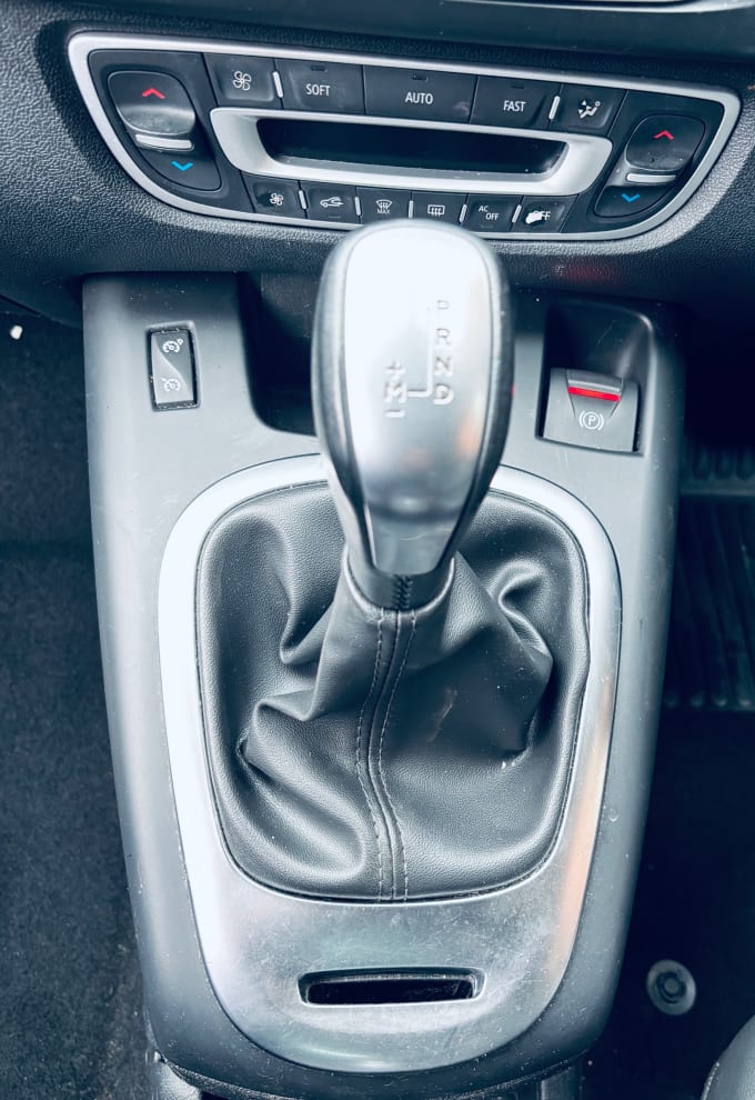 2025 Renault Scenic