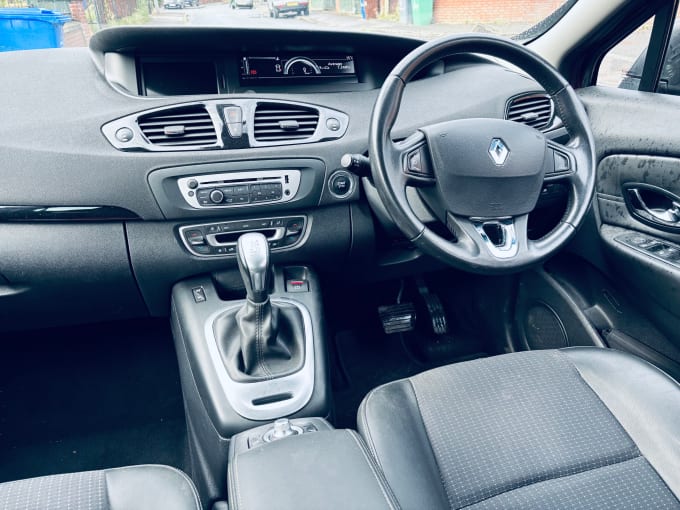 2025 Renault Scenic