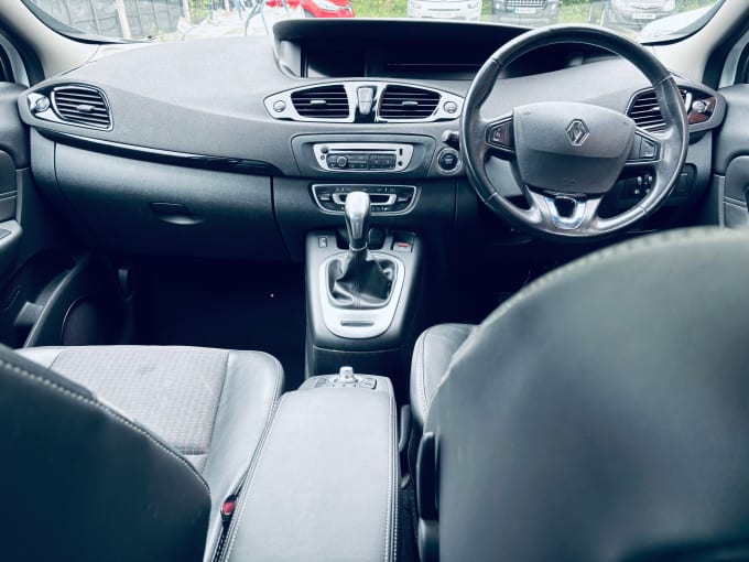 2025 Renault Scenic