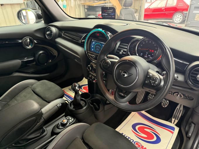 2025 Mini Hatch