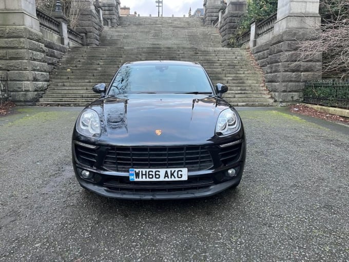 2025 Porsche Macan