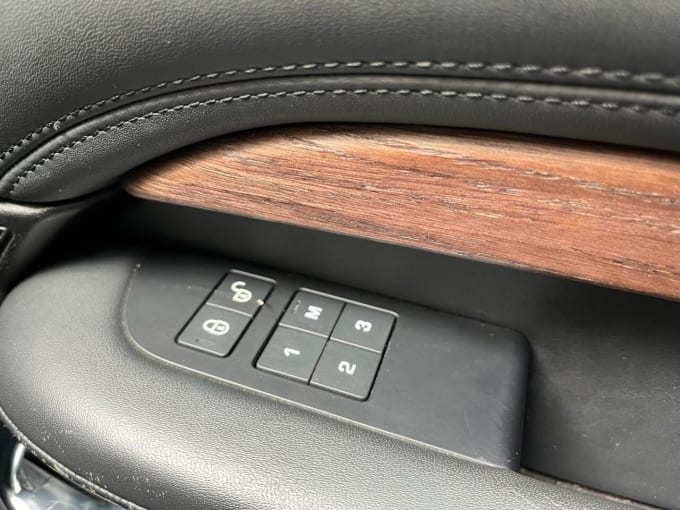 2025 Land Rover Discovery