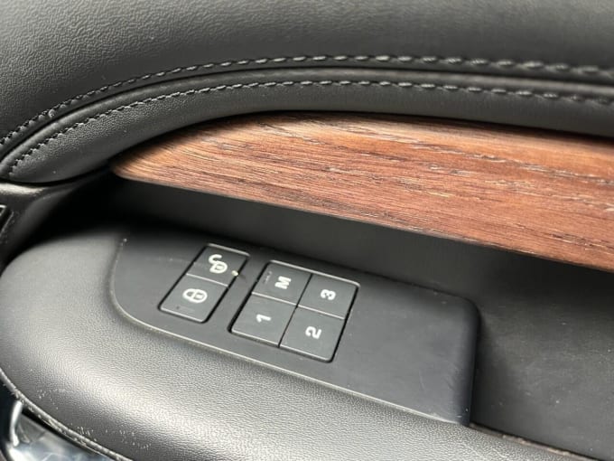 2025 Land Rover Discovery