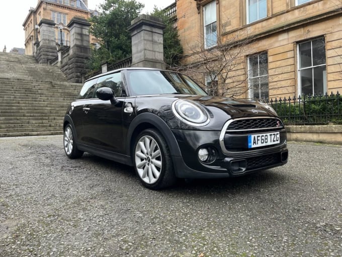 2025 Mini Hatch