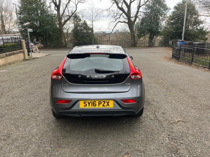 2025 Volvo V40