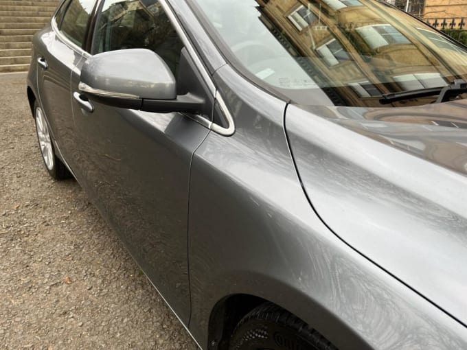 2025 Volvo V40