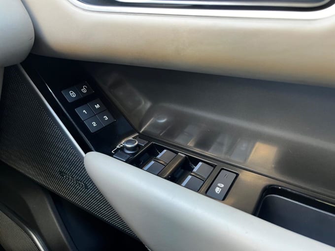 2025 Land Rover Range Rover Velar