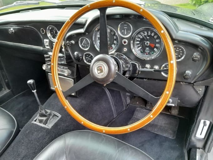 2025 Aston Martin Db6